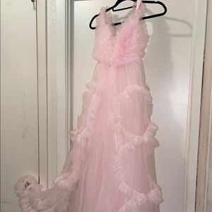 Elegant Pink Ruffled maternity shoot dress 👗